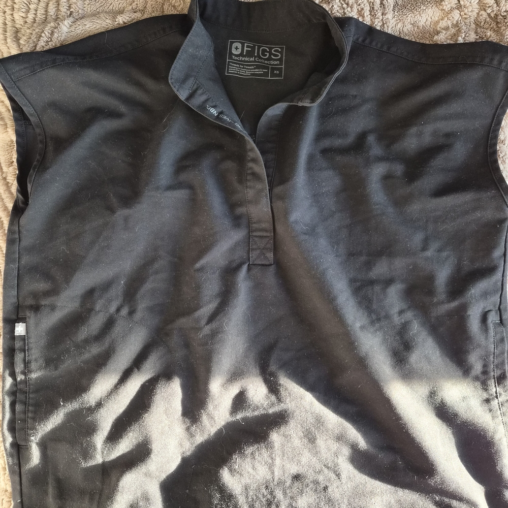Figs Black Scrub Top